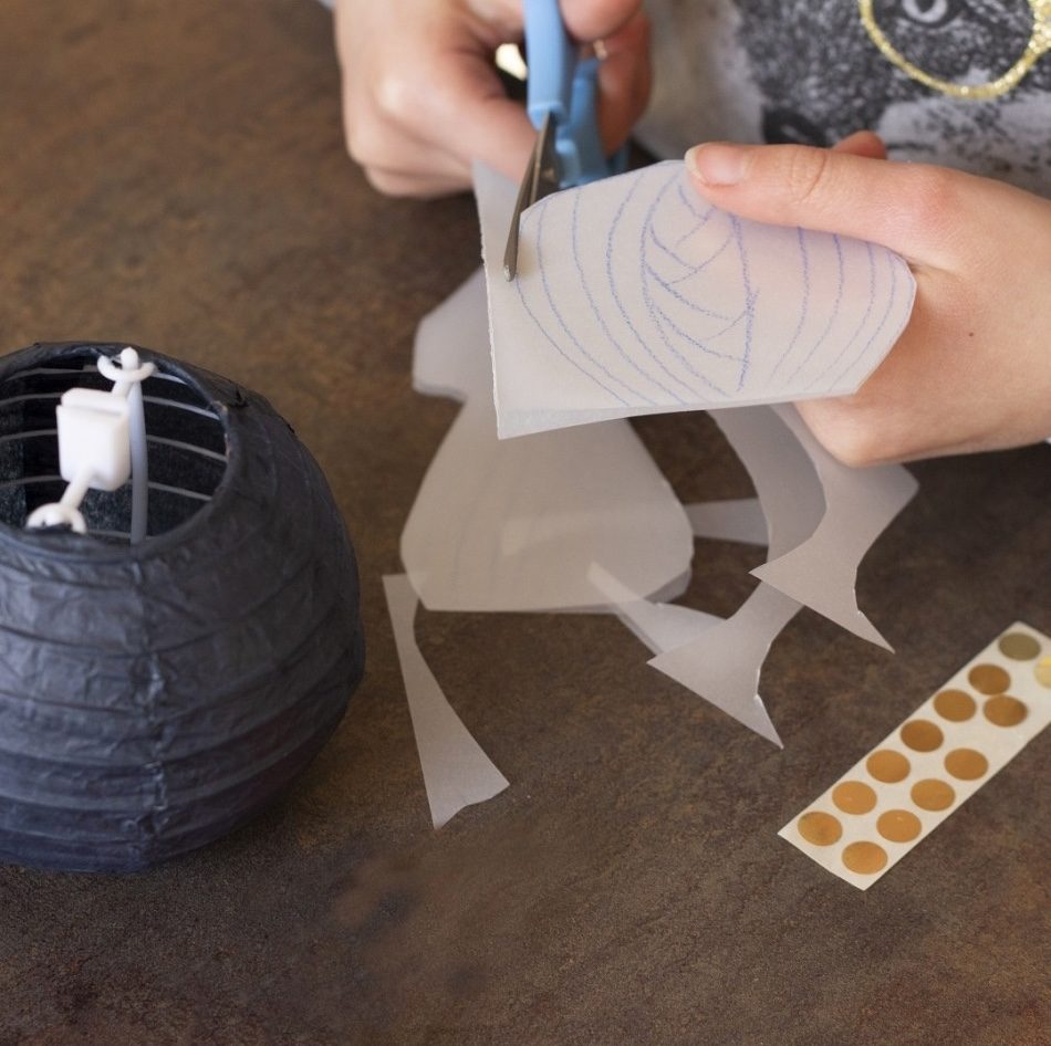 Kit di attività manuale DIY Pesce lanterna in carta e libretto degli abissi marini